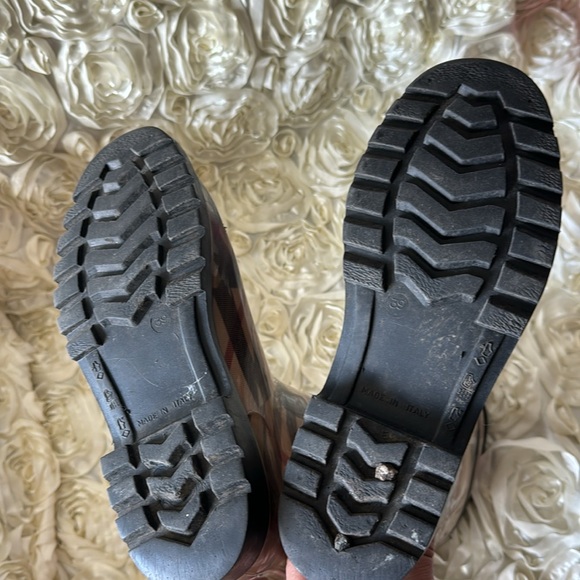 Burberry rain boots size 9 - Picture 8 of 12